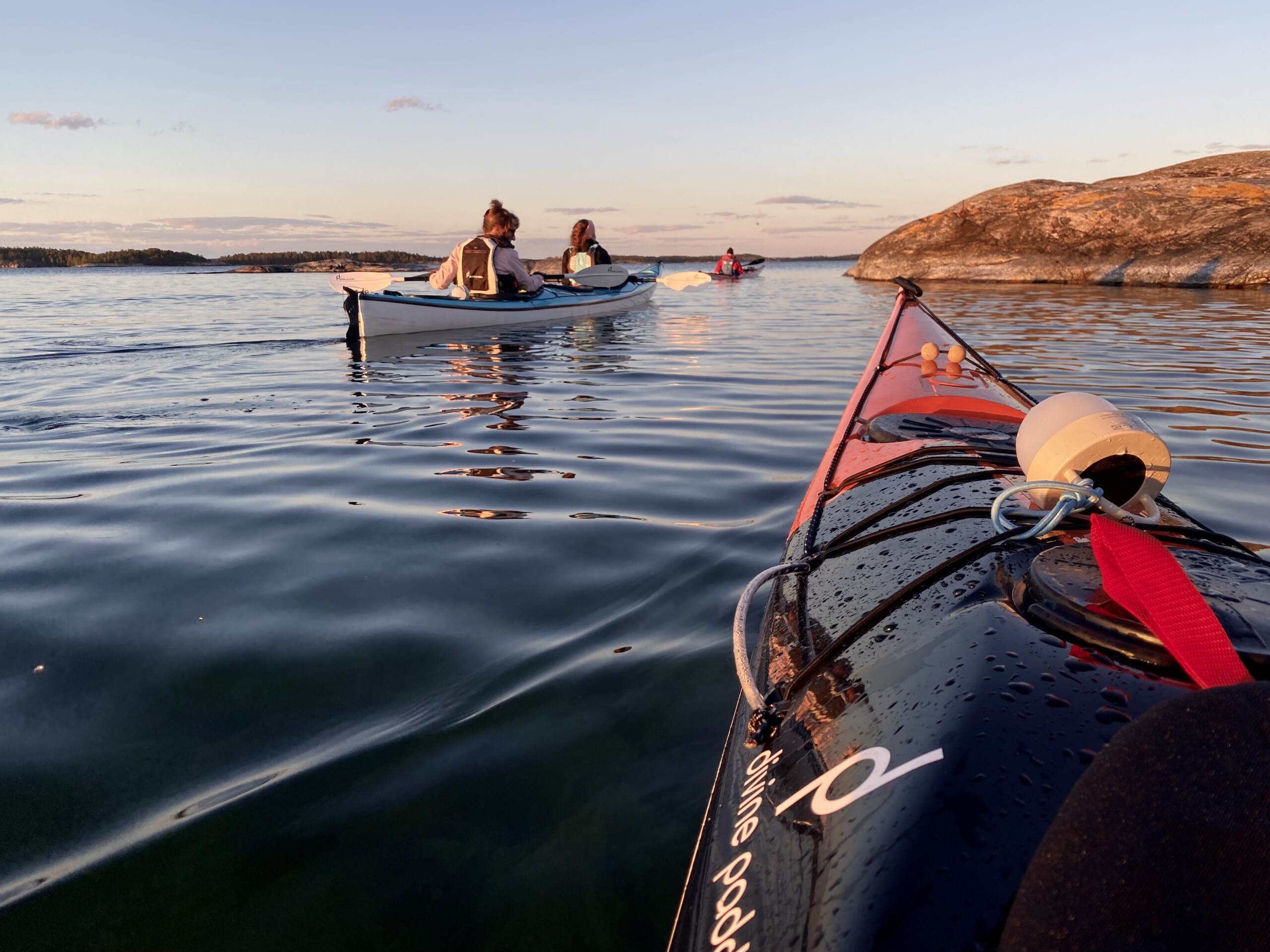Sea kayaking with divine paddle in the Swedish Archipelago with ostkustenkajak - kayak rental in Gryt